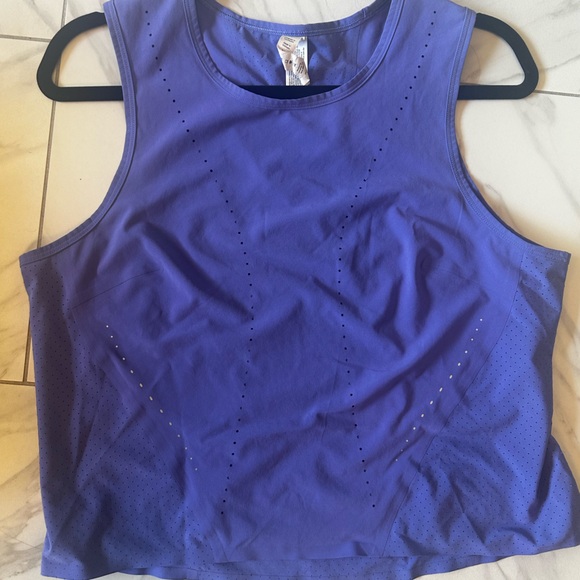 Lululemon lightweight Swift ventilated running Tank. Indigo. Size Large. - Picture 4 of 9